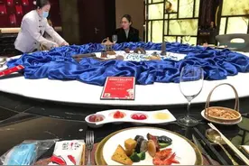 济南婚宴也“分餐”：18座餐桌坐10人 一条鱼分10份图片