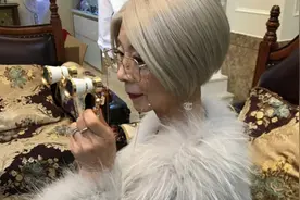 79岁老奶奶走红网络，累计涨粉1046万，如今还干起了直播带货图片