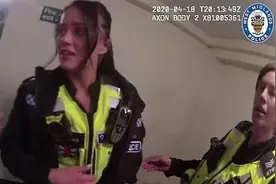 英国女警察被犯人吐口水，当场委屈落泪，称唾液进入眼睛担心感染图片