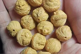 佩服佩服！他45岁开始自学雕刻，5年过去，如今都能以玩养玩图片