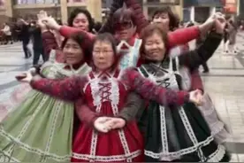 表情包丨农村大舞台，想要你就来！跟着我的节奏，摇起来图片