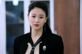 她是“最美军花”，和老公因戏生情，如今34岁被宠成公主图片