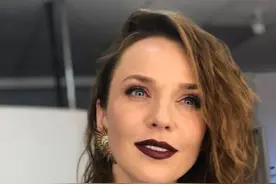 俄罗斯美女"歌姬"阿尔比纳·赞纳巴耶娃，丰富多彩的艺术生活图片