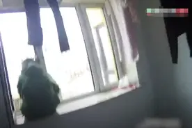 女子被闺蜜的狗咬伤嘴后决定跳楼自杀，被民警救下图片