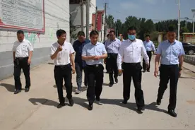 省人社厅副厅长常万琦到屈楼村调研脱贫攻坚工作图片