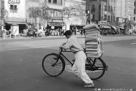 生活不易，誓不低头：20世纪，欧美国家的报童街头卖报纸10大瞬间图片