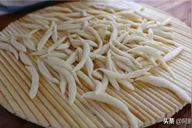 我家爱给孩子这样吃鱼肉，再也不担心卡鱼刺，上锅一煮全扫光图片