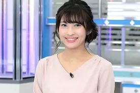 日本女主播努力闪避恶作剧弹幕，观众终于得逞：受不了了超可爱图片