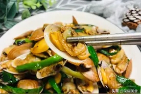 炒花甲很简单，用一个方法，就不怕吃到泥和沙子，学习一下吧图片
