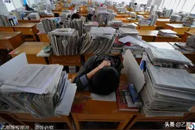 亚洲最大高考工厂发喜报，一万余人达本科线，一年的苦熬没白费图片