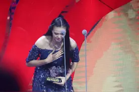 盘点女排长裙照：张常宁靓丽，朱婷洒脱，一看郎平，姜还是老的辣图片