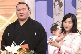 日本相扑选手美女妻子的难言之隐图片