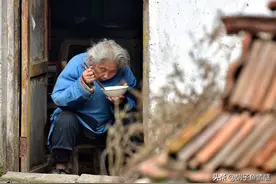 76岁奶奶倾诉：经历了，才能看清人心，晚年老伴儿和儿女都靠不住图片