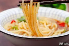 天气炎热没有胃口？教你做一碗酸辣土豆粉，筋道爽滑，酸辣开胃图片