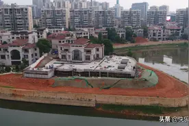 强制拆除！益阳梓湖湾别墅区惊现1390平违建！网友：户主大有来头图片