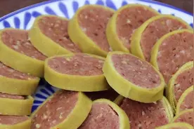 1张豆皮，1块猪肉，教你在家制作火腿肠，简单美味，比买的还好吃图片