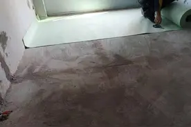 晒晒石墨烯地暖安装过程，2人一个上午就搞定了，省时省力图片