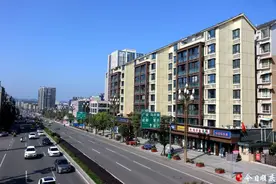 顺庆：巧手匠心出精品 精雕细琢筑大城图片