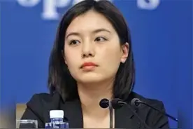 外交部的“冷艳美人”，工作上不苟言笑，生活中是“爱笑的女孩”图片