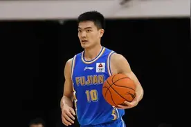 21年热门新秀，身高1米81的黎伊扬，他进入CBA后，表现如何？图片