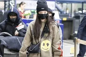 为了美拼了！欧阳娜娜冬天穿九分裤露脚踝，167身高还嫌腿不够长图片