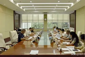 教育部关心下一代工作委员会常务副主任、中国教育装备行业协会会长王富到我区调研教育装备工作图片