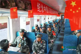 千里机动，感受不一样的“军列生活”图片
