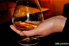 “威士忌”和“白兰地”有何不同？喝法差别大，学会后别再喝错了图片