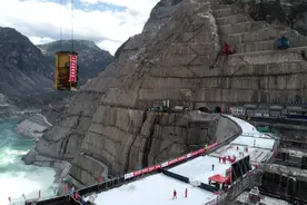 世界首座300米级低热水泥混凝土特高拱坝 乌东德水电站大坝工程全线贯通图片