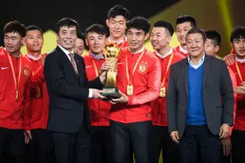 张琳芃or艾克森？40岁郑智接近退休 广州恒大队长未来面临三选一 图片