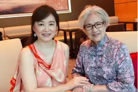 94岁王文娟优雅老去，穿衣打扮气质很端庄，这才是时髦的老年人图片