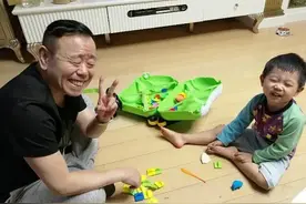 63岁潘长江全家生活照：女儿素颜好美，外孙好逗，女婿来头不小图片