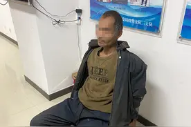 白天种菜晚上拾荒，时而跑到街头蹭WIFI；大学生毕业生犯命案后逃至芜湖上演城市版"荒野求生"图片