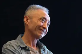 64岁魔性教授讲古诗词像段子，狂吸500万粉丝，国学就该接地气图片