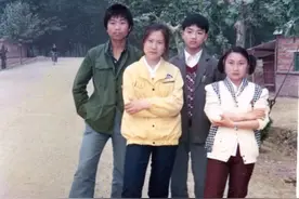 刘强东坐拥3家上市公司，回顾创业时的照片，白手起家真不容易图片