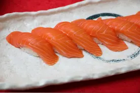 法国多家超市下架三文鱼：遭致命病菌感染，食用后会突然发热图片
