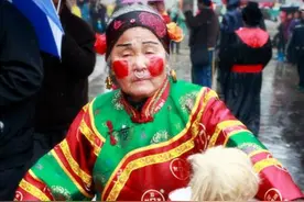 古代有“三姑六婆”，这其中接生婆最为特殊，但地位却很低下图片