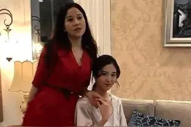 “冻龄丈母娘”走红！宾客误认成新娘，新郎澄清：这是我丈母娘图片