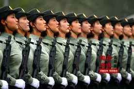 阅兵训练名场面丨“强迫症”福利 复制粘贴整齐划一图片