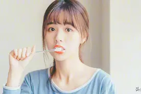 女人想你了，不会直接说出口，而是会故意问你“这些”问题图片
