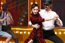 三大女神旗袍斗艳：baby关晓彤王丽坤大秀美腿，美的各有千秋！图片