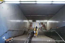 中国游客到印度首都新德里搭地铁，忍不住问朋友：这真是印度吗？图片