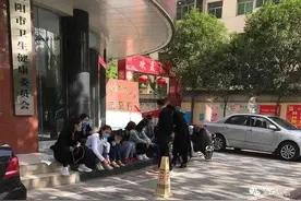 陕西40多名被裁护士有7人坚持维权：劳动仲裁将开庭图片