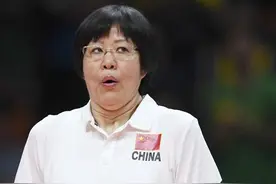 中美女排大战尴尬事：郎平不满训话丁霞，洪刚把王梦洁推向浪尖图片