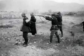 1951年，南京公安局挖出三具尸骨，一妇女突然大哭：有个是我丈夫图片