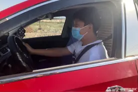 砥砺奋进一年间丨胡伟：“开”出更美好的生活图片