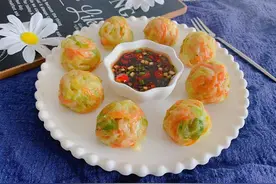 胡萝卜和包菜一起蒸，原来这么好吃，低脂饱腹，减脂期要多吃图片