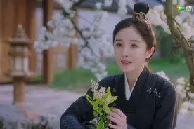 你是全剧唯一的亮点！被夸演技胜过杨幂，陈小纭的回答显得低情商图片