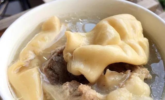 鱼胶和筒骨炖汤的功效 2026年鱼胶和筒骨炖汤的功效与禁忌 鱼胶和筒骨炖汤的功效 2026年鱼胶和筒骨炖汤的功效与禁忌