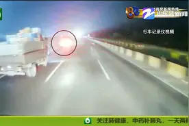 前车紧急制动 后车险些翻车 只因后车按喇叭？图片